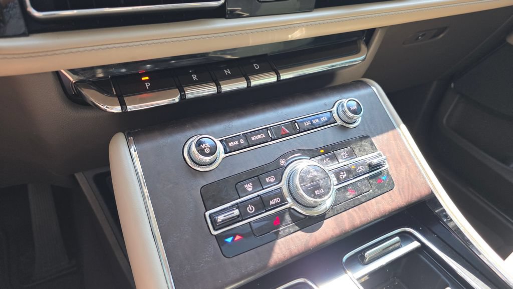 Used 2021 Lincoln Aviator Reserve AWD/4WD image 19
