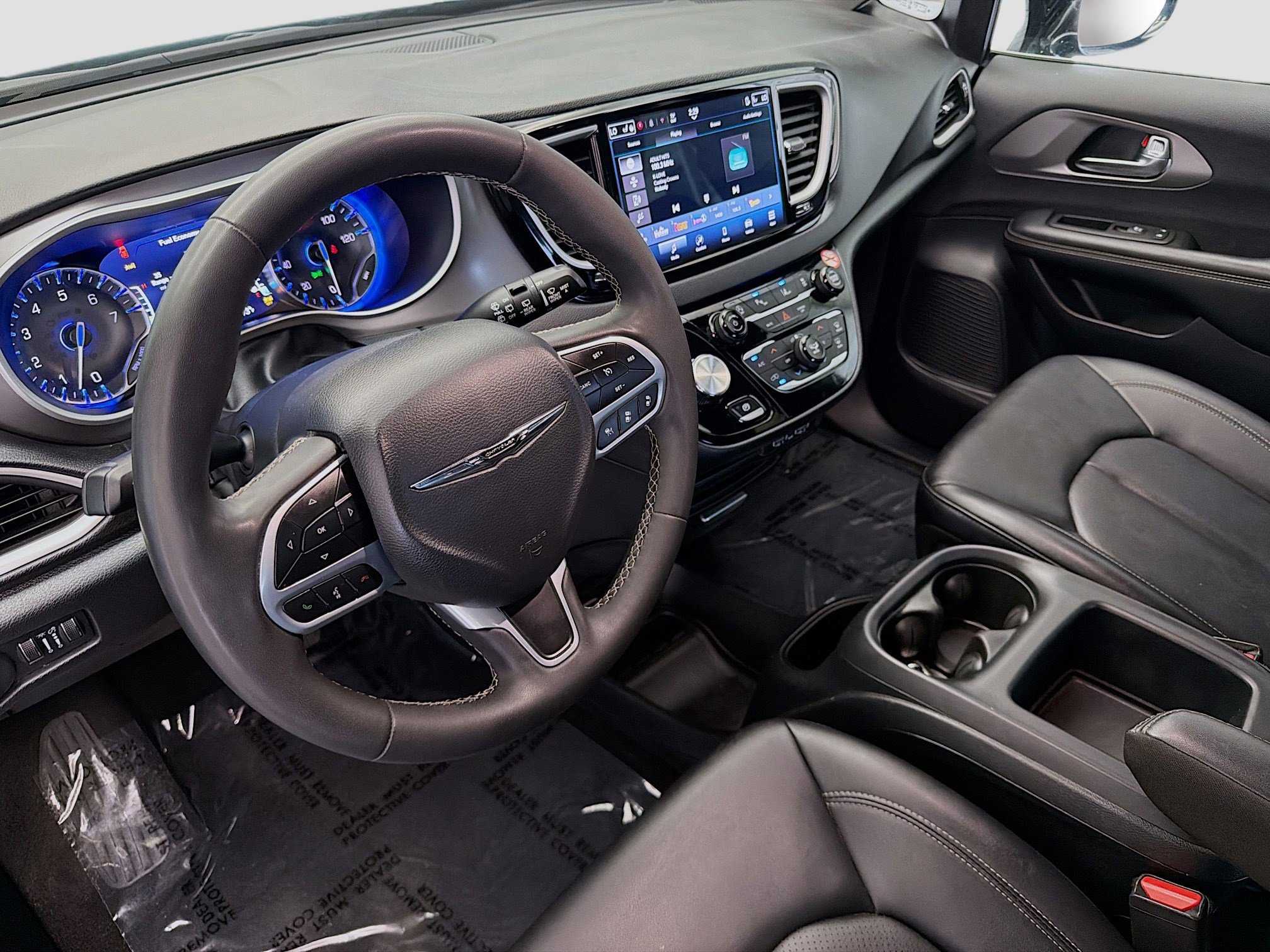 Used 2025 Chrysler Pacifica Select FWD image 7