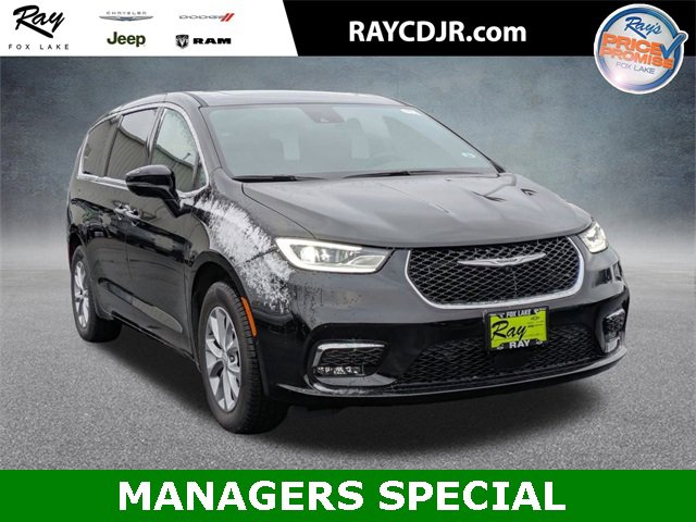 New 2025 Chrysler Pacifica Select w/ Uconnect Theater Family Group