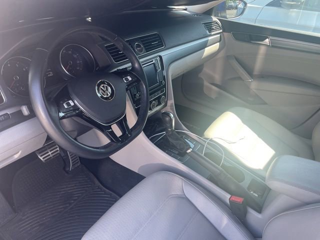 Used 2017 Volkswagen Passat 1.8T R-Line FWD image 7