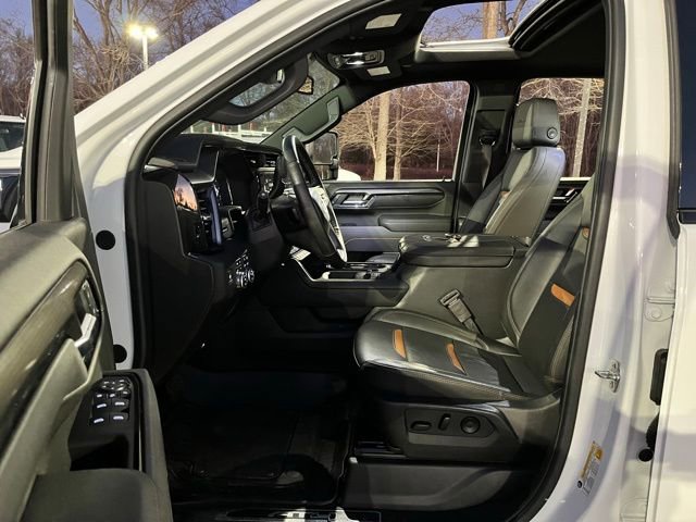 Used 2025 GMC Sierra 3500 AT4 AWD/4WD image 17