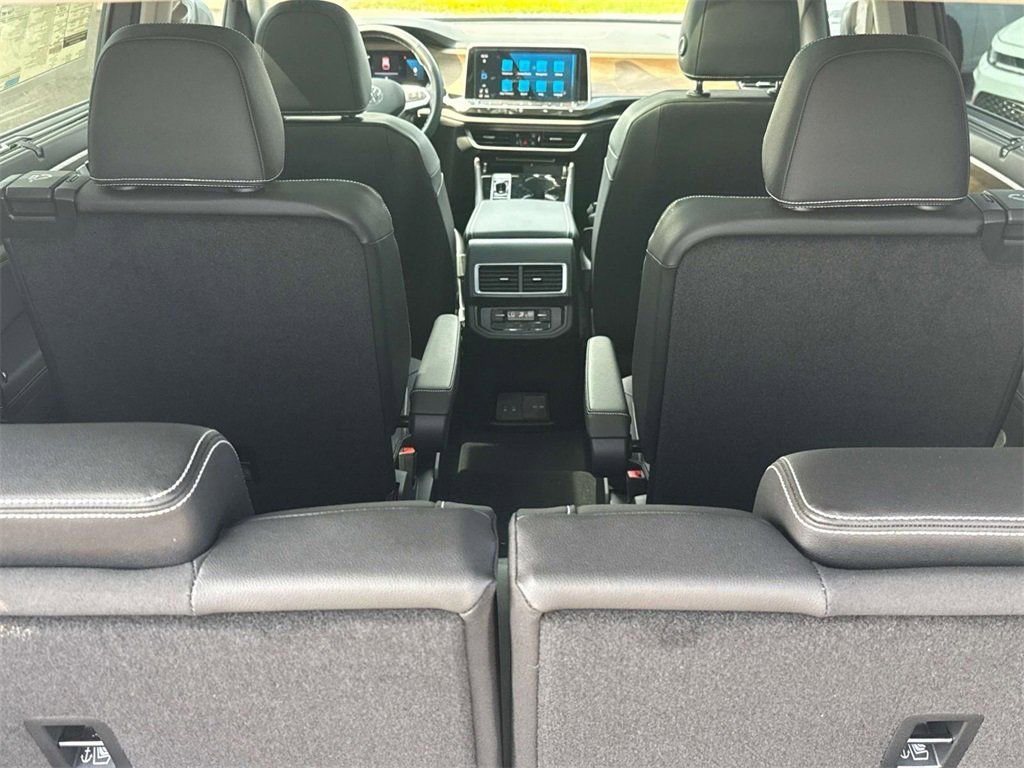New 2025 Volkswagen Atlas SE image 21