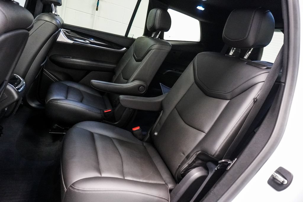 Used 2022 Cadillac XT6 Premium Luxury w/ Technology Package FWD image 9