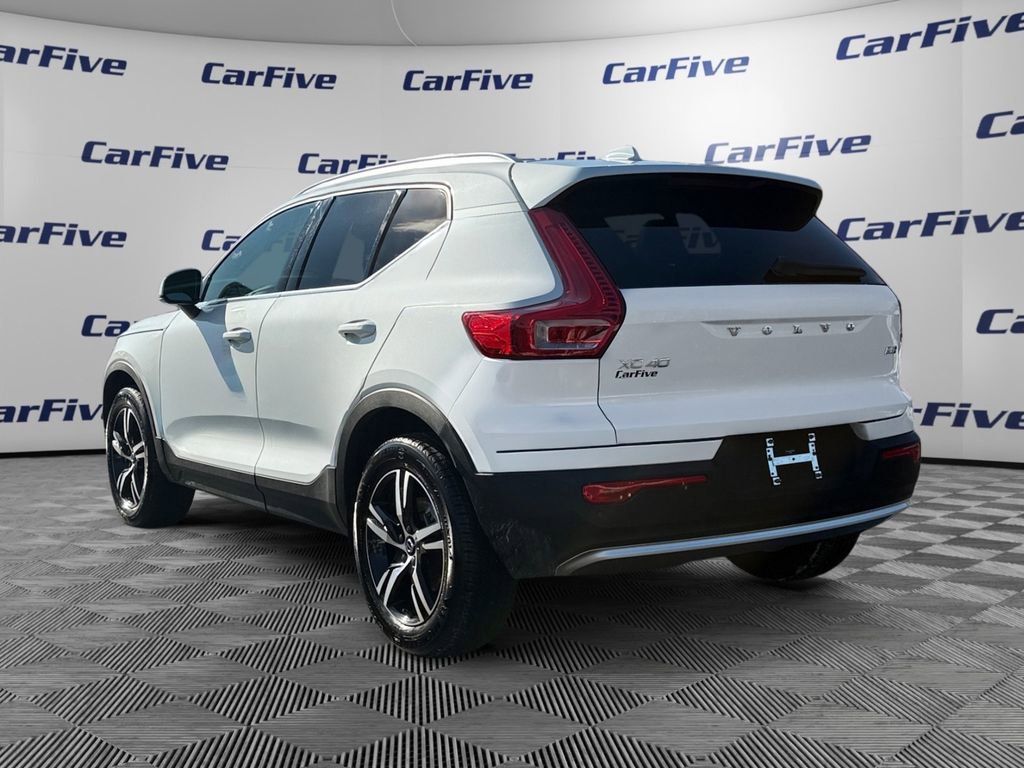 Used 2025 Volvo XC40 B5 Core image 3