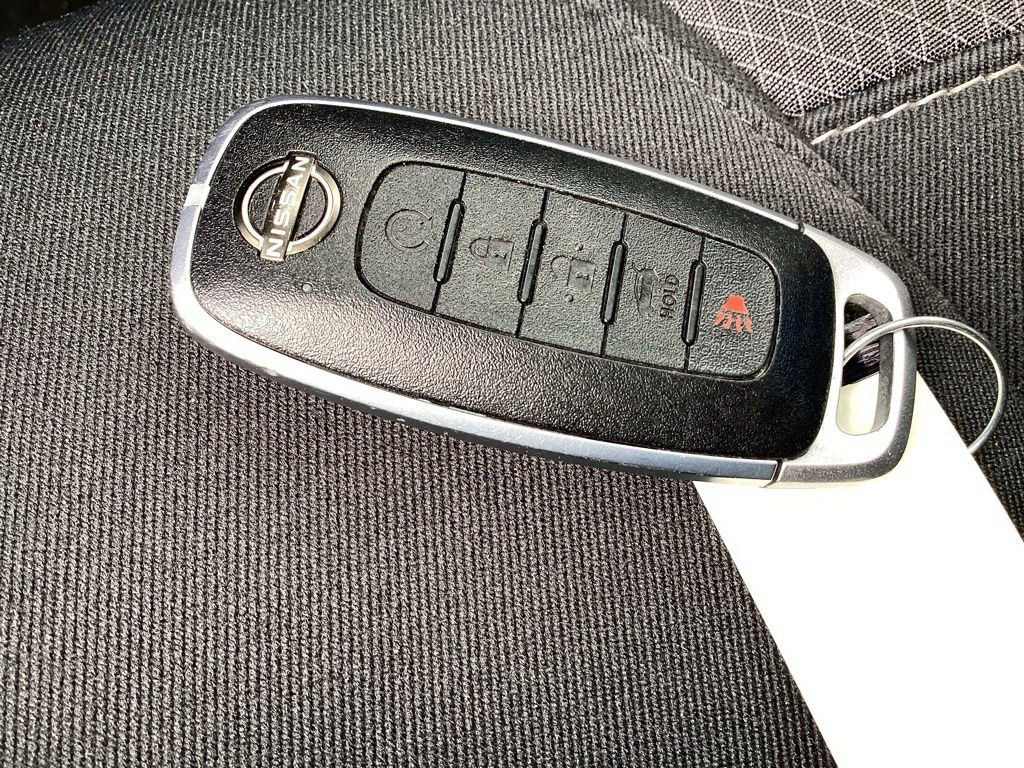 Used 2025 Nissan Pathfinder SV AWD/4WD image 36