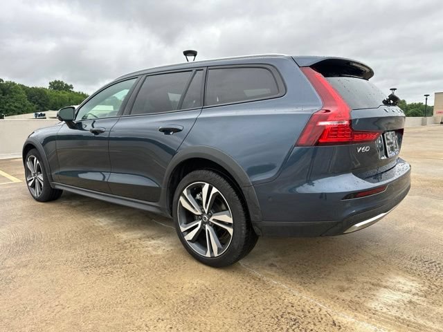 Certified 2025 Volvo V60 B5 Cross Country Plus AWD/4WD image 5