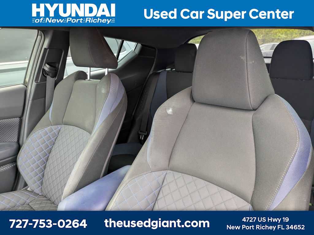 Used 2020 Toyota C-HR XLE FWD image 3
