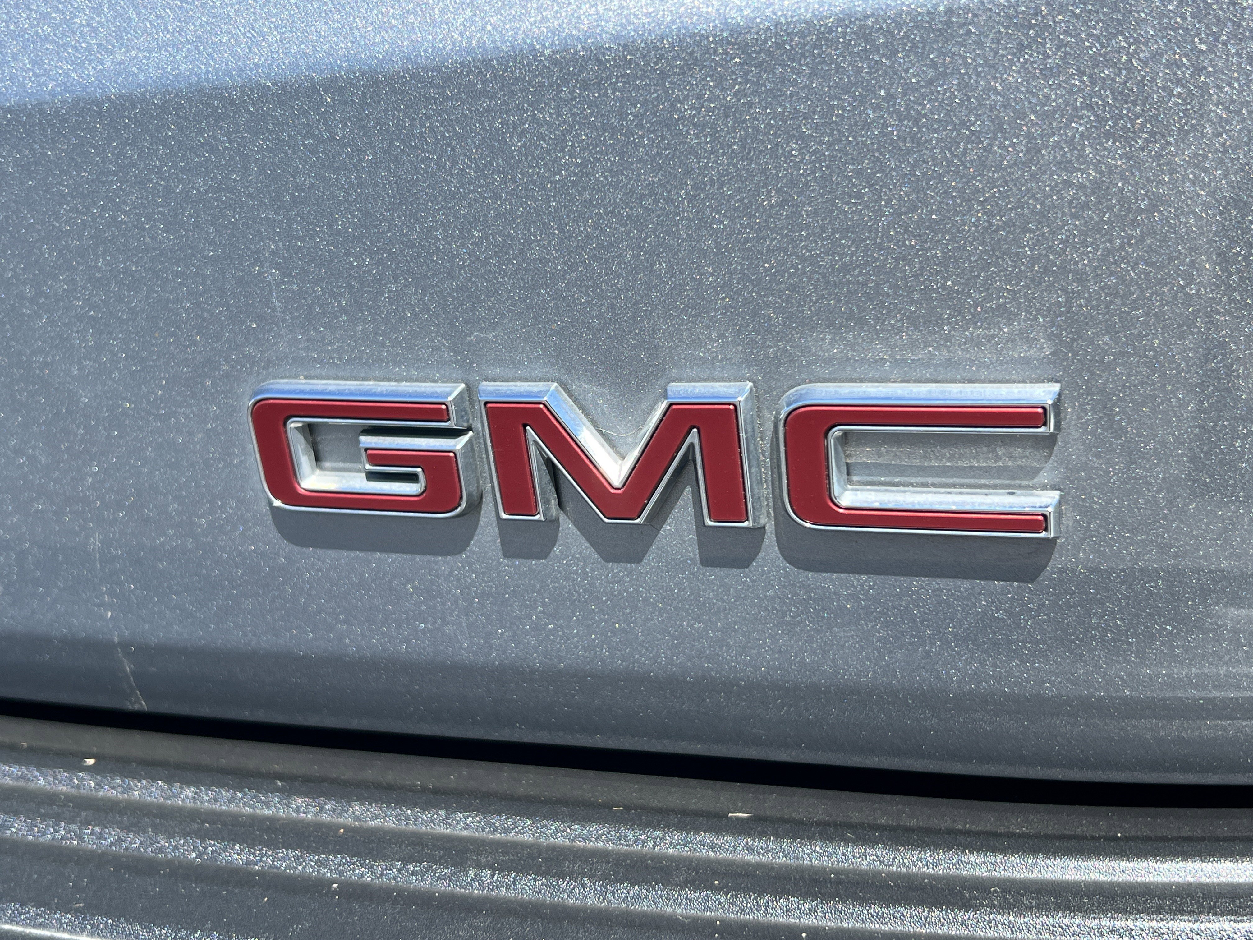 Used 2025 GMC Yukon XL Denali image 8