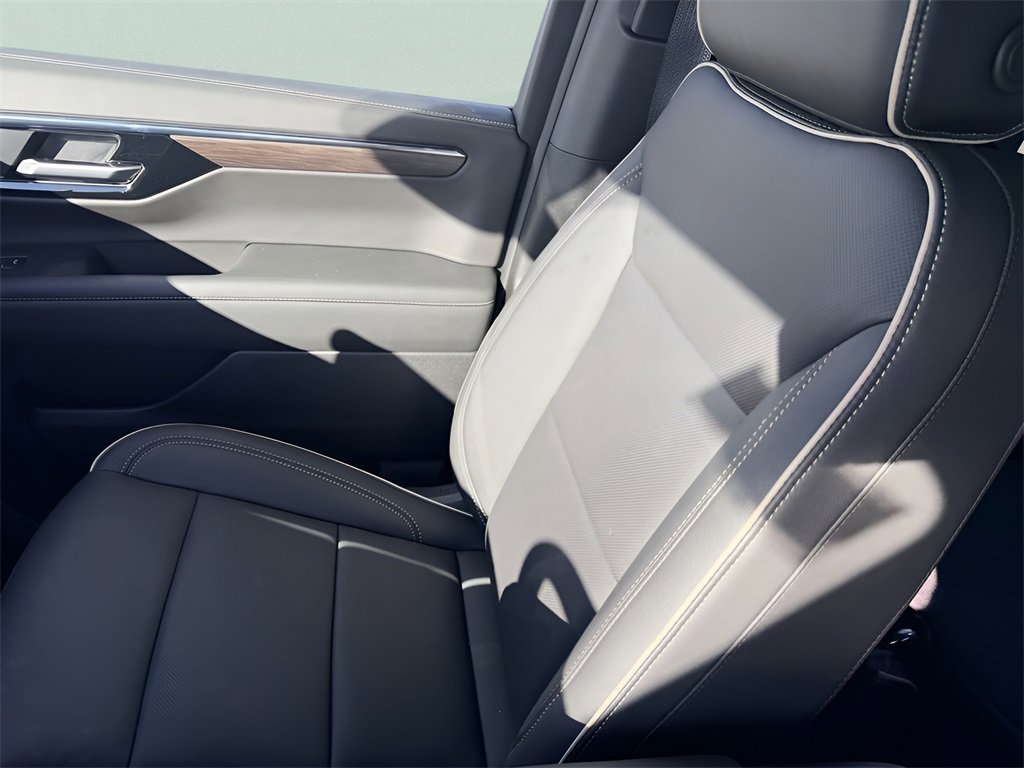 New 2026 Chevrolet Suburban Premier image 29