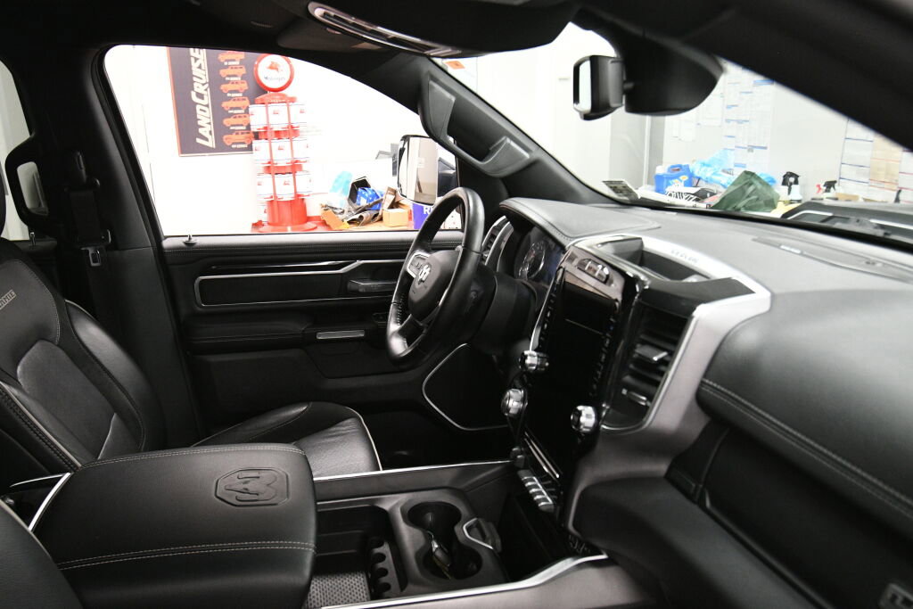 Used 2020 RAM 1500 Laramie AWD/4WD image 30