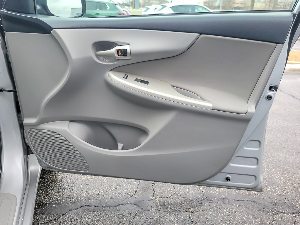 Used 2012 Toyota Corolla LE image 17