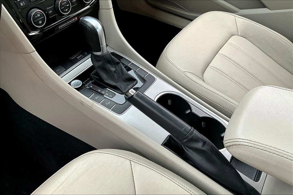 Used 2020 Volkswagen Passat 2.0T SEL image 18