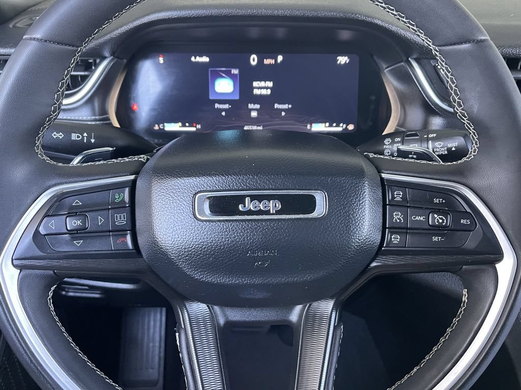 Used 2023 Jeep Grand Cherokee Altitude AWD/4WD image 23