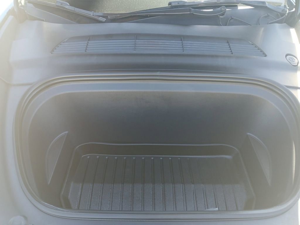 Used 2022 Tesla Model Y Long Range image 28