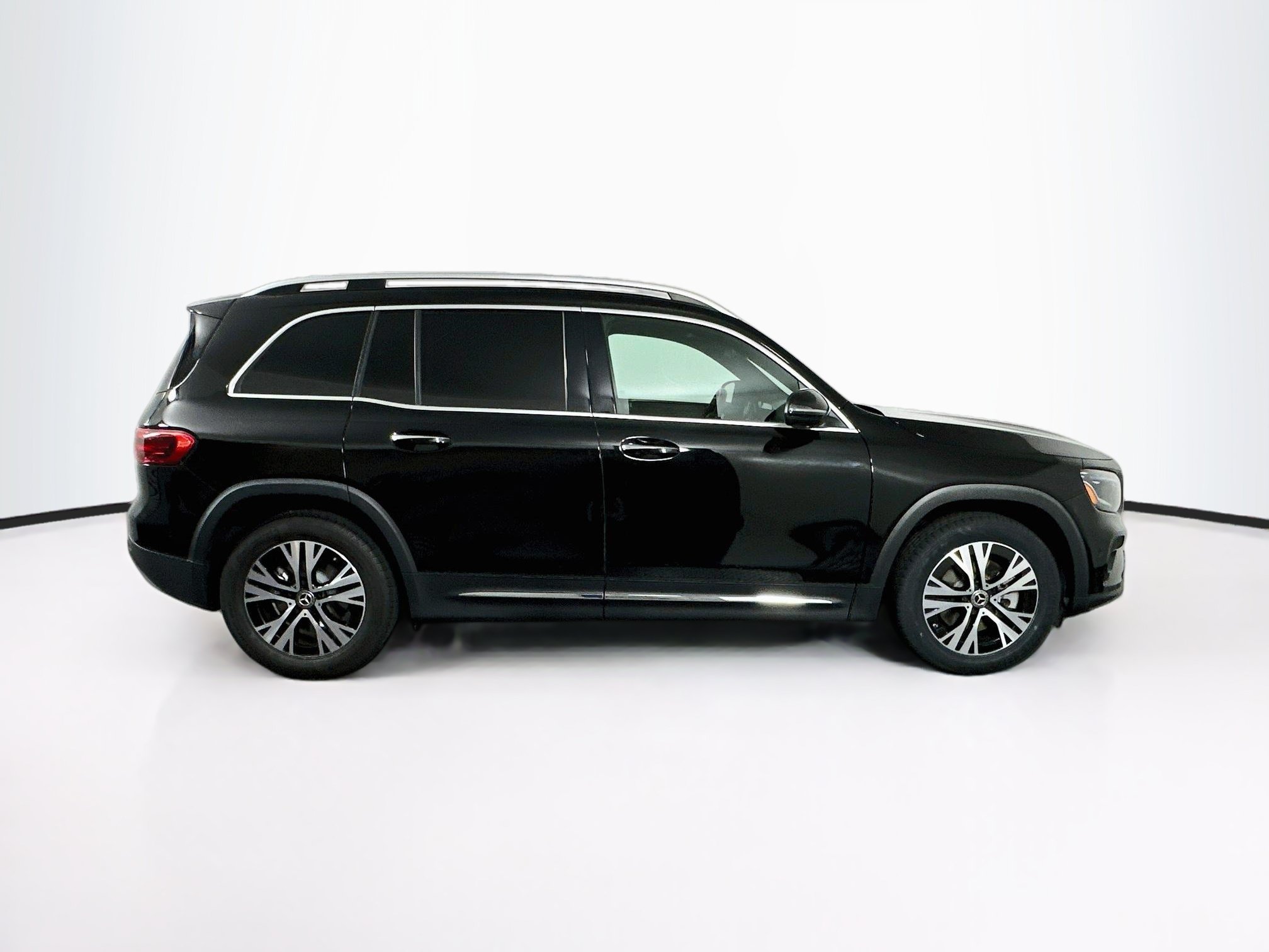 Used 2024 Mercedes-Benz GLB 250 w/ Exclusive Package image 10
