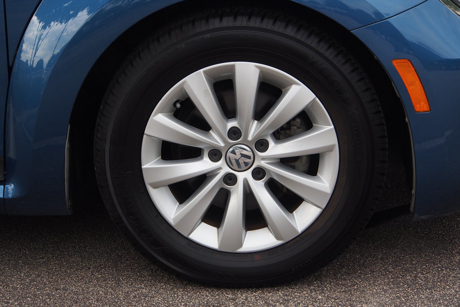 Used 2018 Volkswagen Beetle 2.0T S FWD image 9