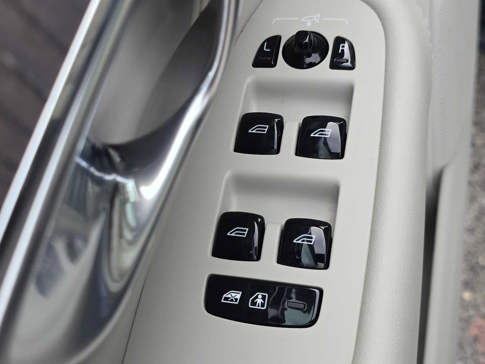 Certified 2023 Volvo XC90 T8 Ultimate w/ Protection Package Premier AWD/4WD image 23
