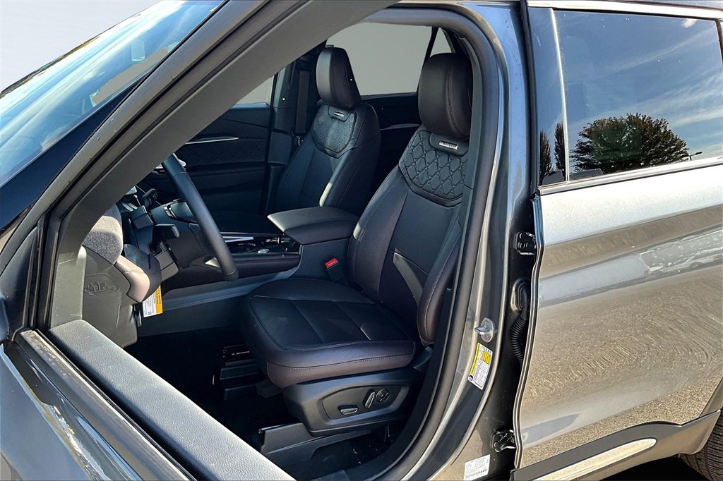 New 2025 Ford Explorer Platinum image 14
