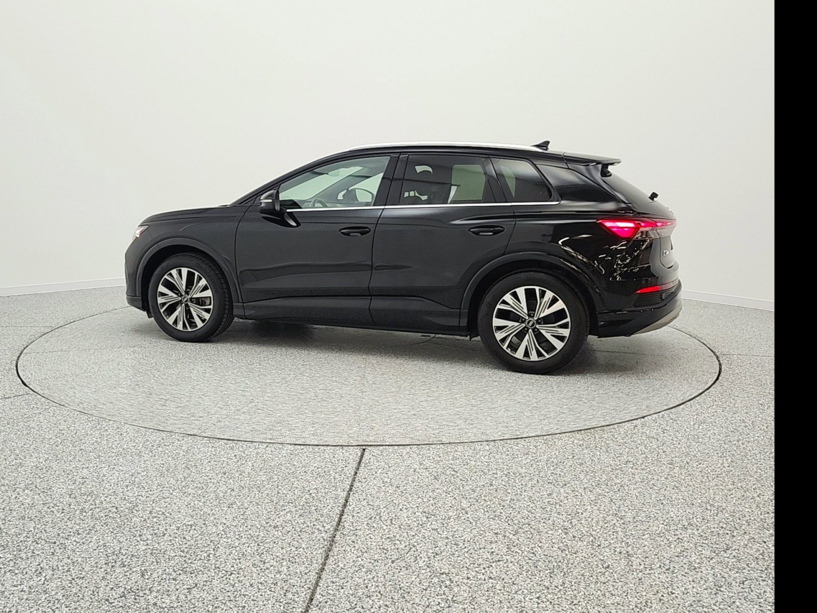 Used 2023 Audi Q4 e-tron Premium Plus w/ Premium Plus image 8