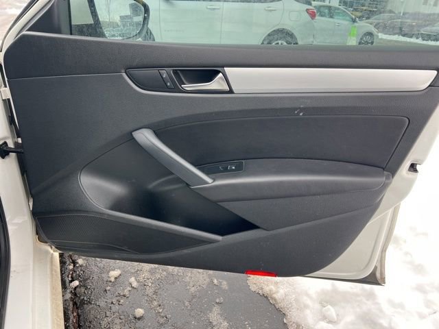 Used 2012 Volkswagen Passat 3.6 SE image 28