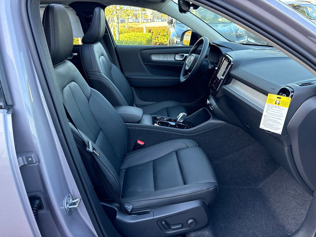 New 2026 Volvo XC40 B5 Plus w/ Protection Package Premier AWD/4WD image 17