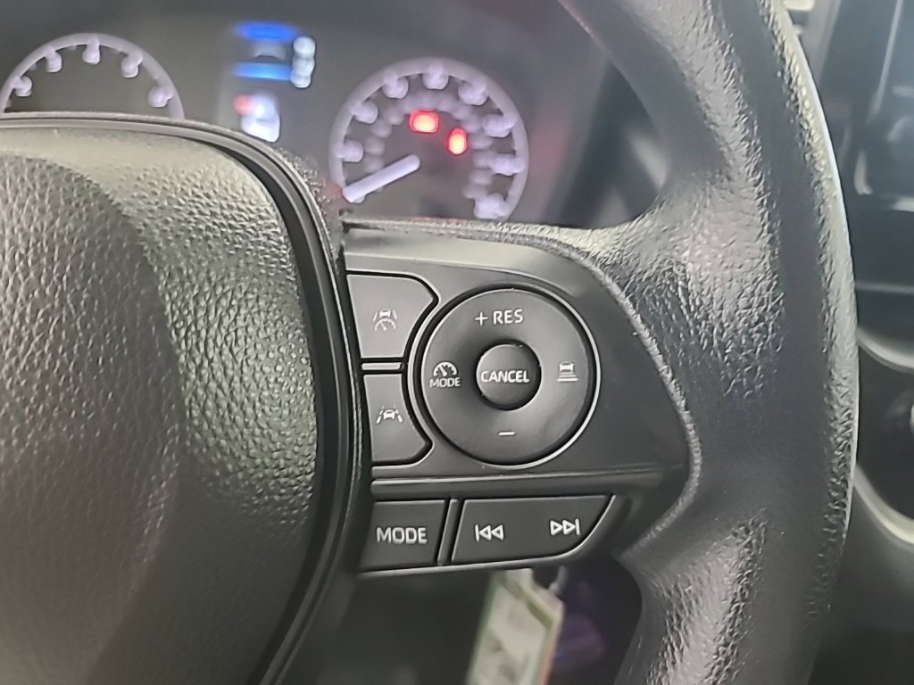 Used 2025 Toyota Corolla LE FWD image 31