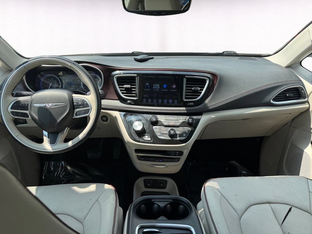 Used 2017 Chrysler Pacifica Limited FWD image 10