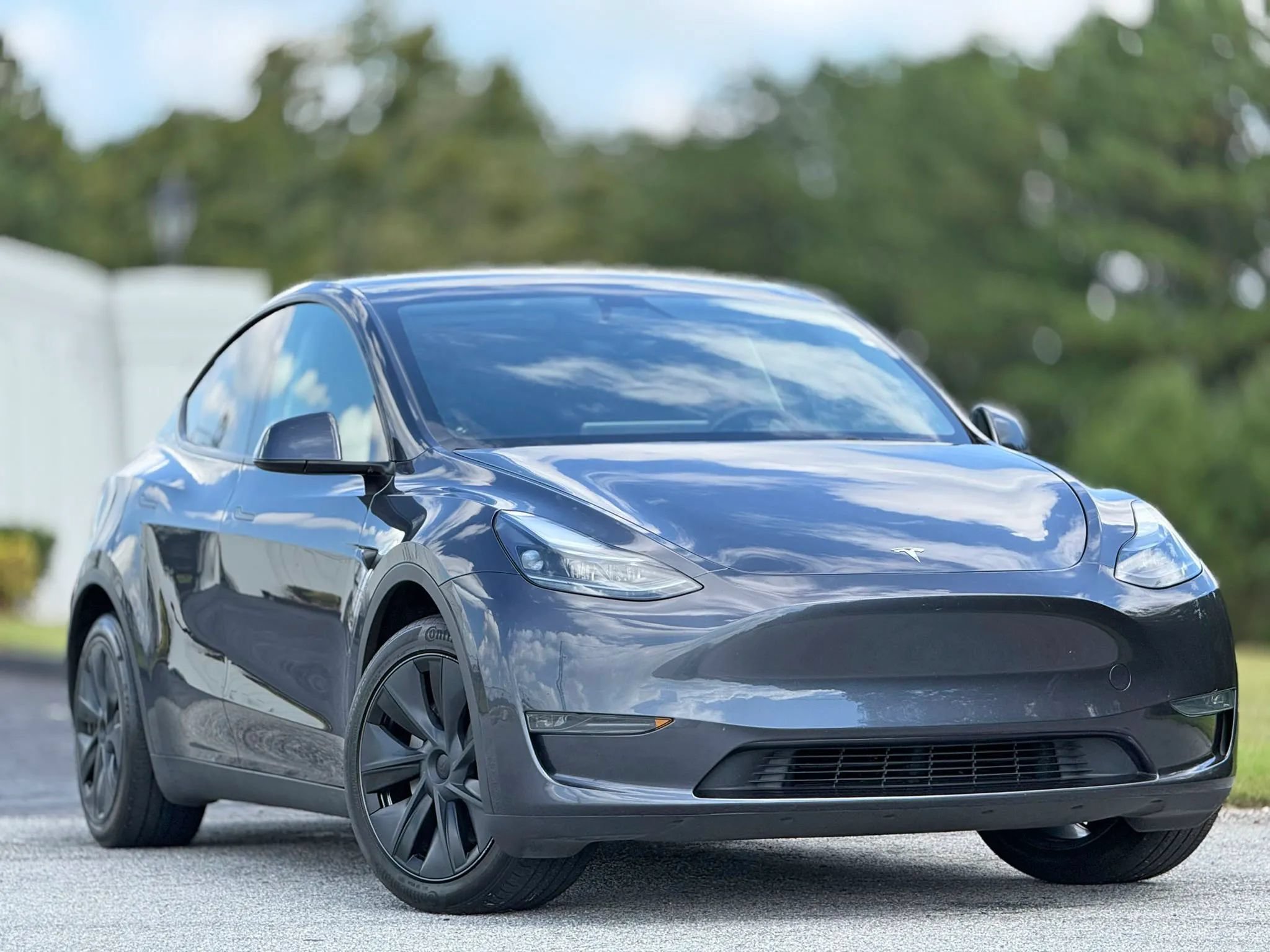 Used 2024 Tesla Model Y Long Range AWD/4WD image 4