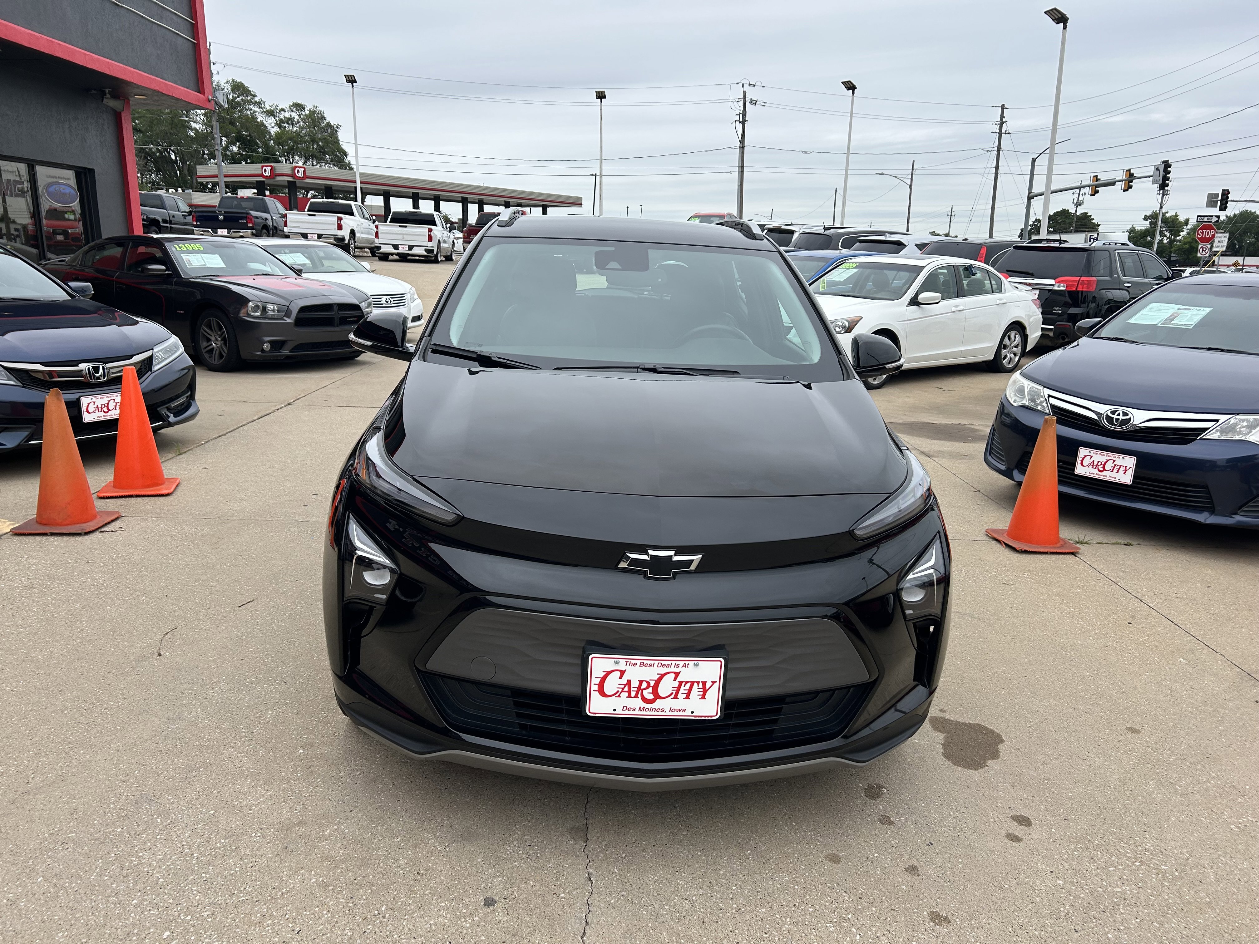 Used 2023 Chevrolet Bolt EUV LT w/ Convenience Package image 1