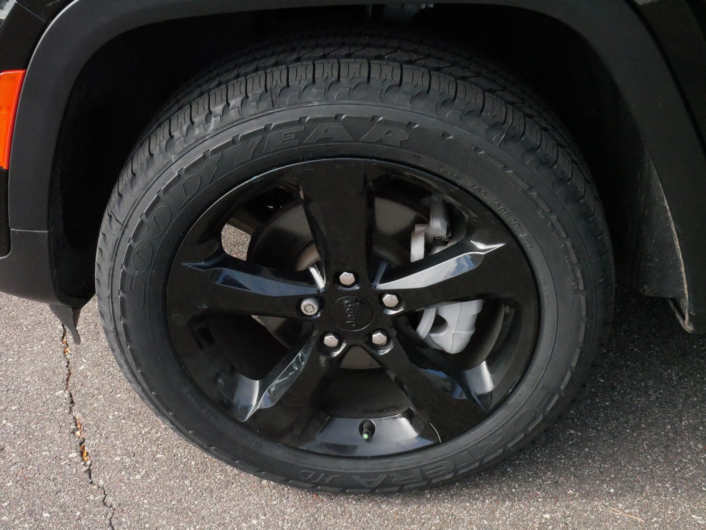 Used 2023 Jeep Grand Cherokee Limited w/ Black Appearance Package AWD/4WD image 15