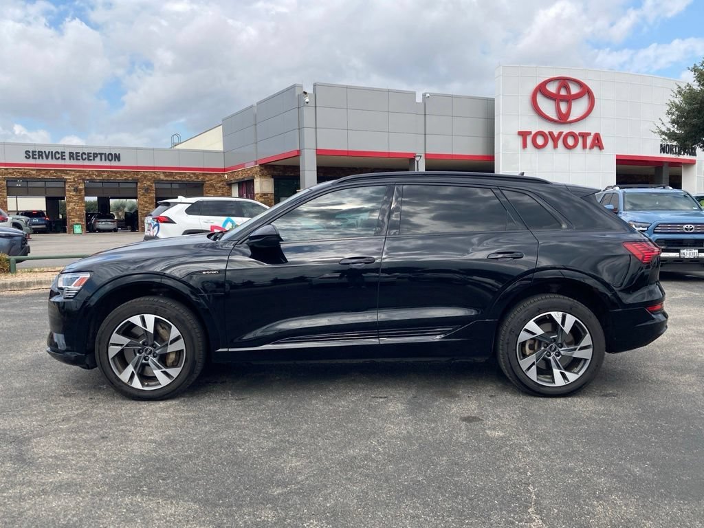 Used 2022 Audi e-tron Premium AWD/4WD image 5