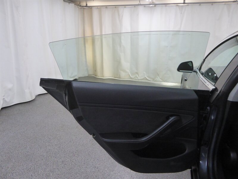 Used 2018 Tesla Model 3 Long Range RWD image 27