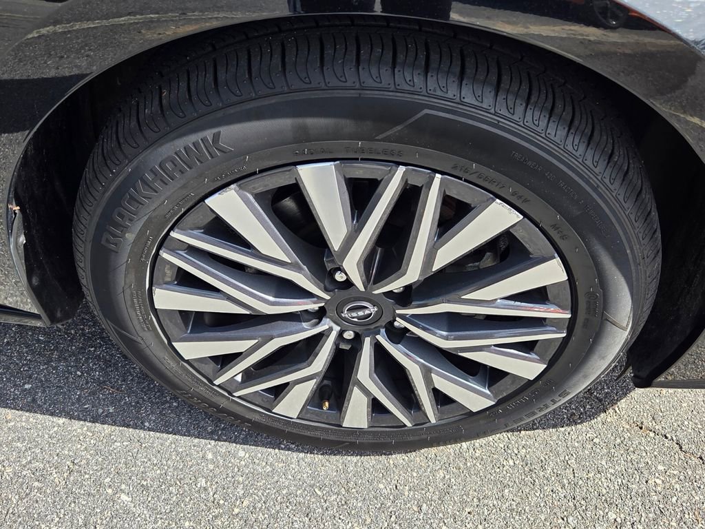 Used 2024 Nissan Altima 2.5 SV image 16