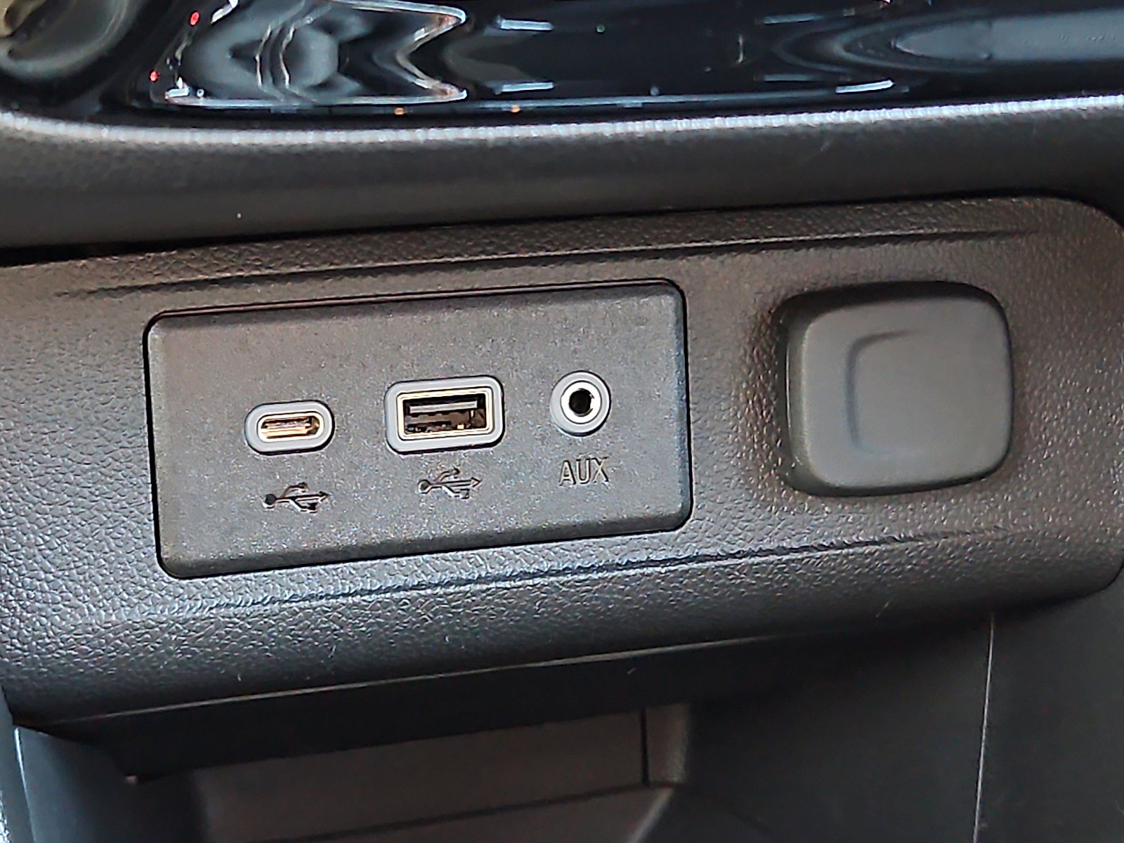 Used 2023 Buick Encore GX Select w/ Safety Package II image 23