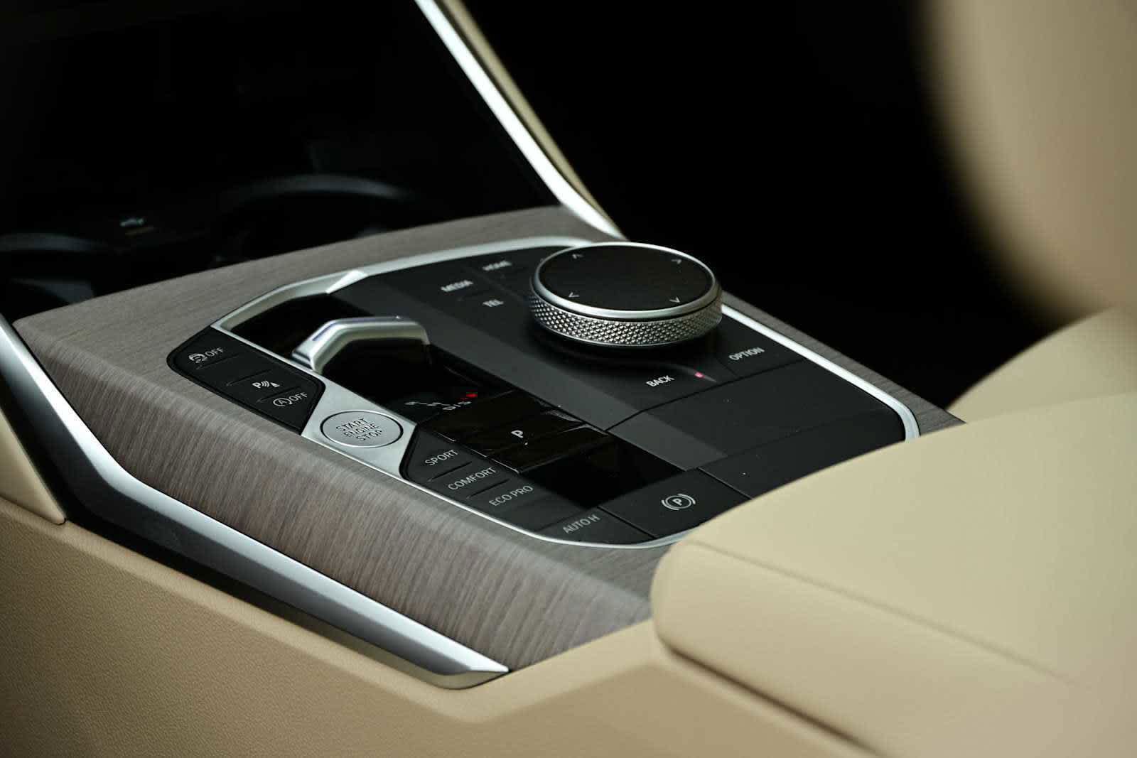 Used 2025 BMW 330i Sedan w/ Convenience Package RWD image 9