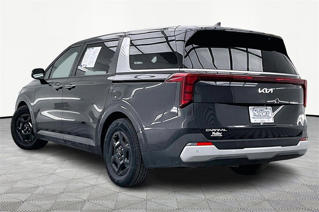 Used 2025 Kia Carnival image 13