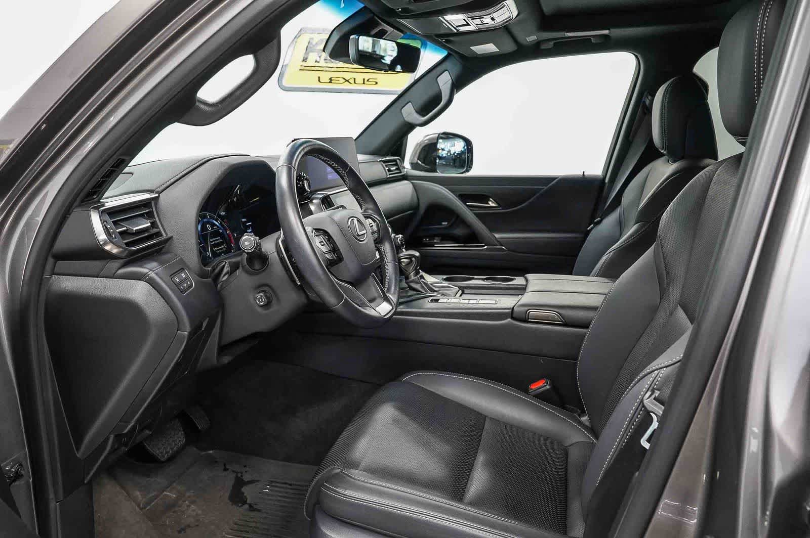 Used 2024 Lexus LX 600 4WD w/ Interior Upgrade Package image 18