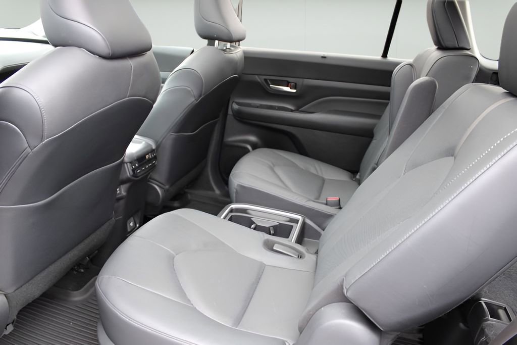 Certified 2024 Toyota Grand Highlander Platinum image 20