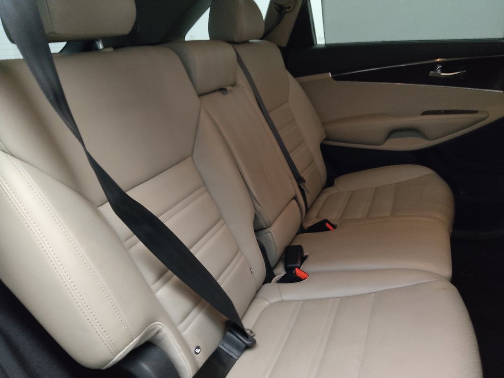 Used 2017 Kia Sorento EX image 19