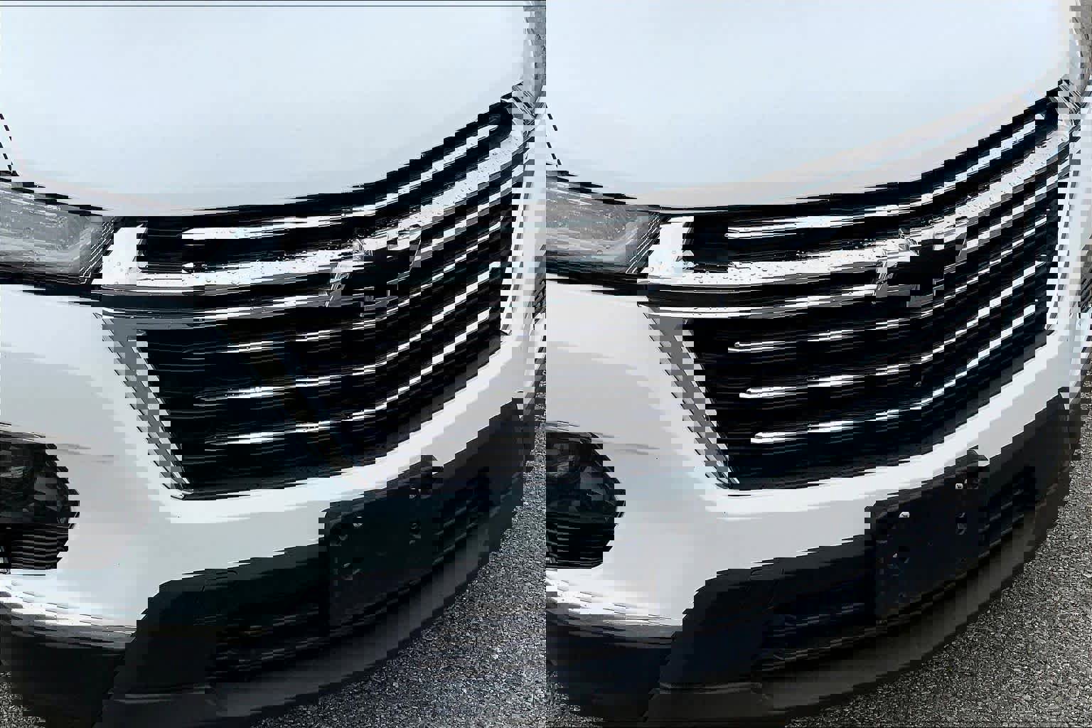 Used 2023 Chevrolet Traverse LT w/ Rear Camera Mirror Package image 29