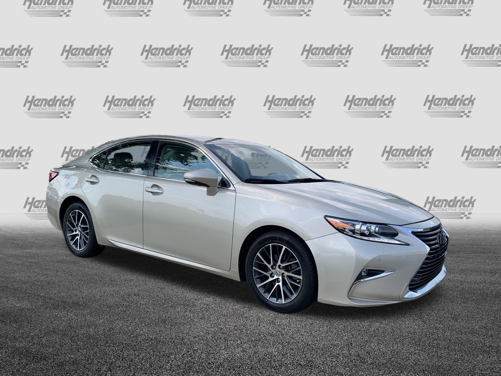 Used 2016 Lexus ES 350 w/ Luxury Package w/Wood Trim FWD image 2