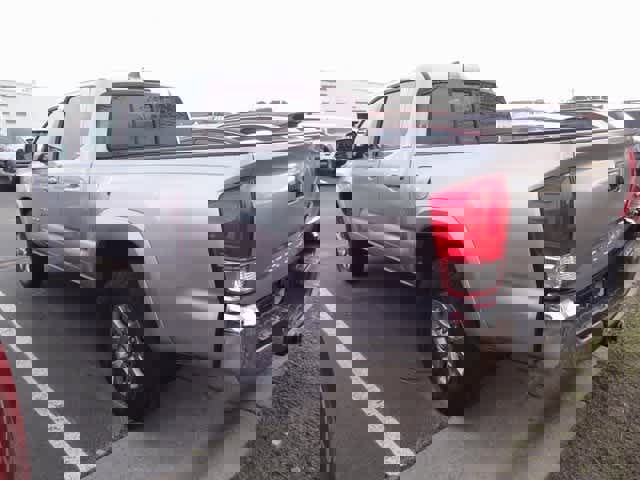 Used 2016 Toyota Tacoma SR5 w/ SR5 Appearance Package (SN) image 5