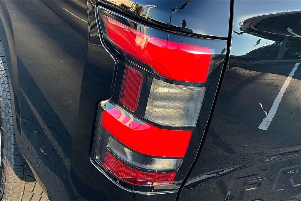 Used 2022 Nissan Frontier SV image 29