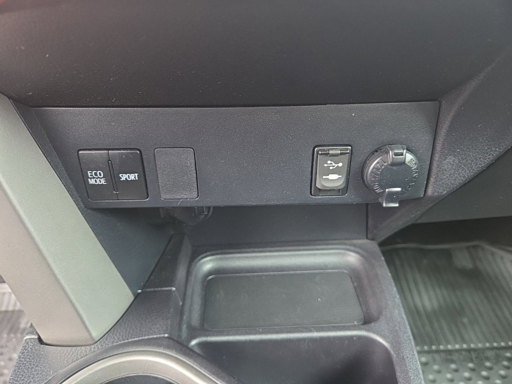 Used 2018 Toyota RAV4 LE w/ All Weather Liner Package image 20