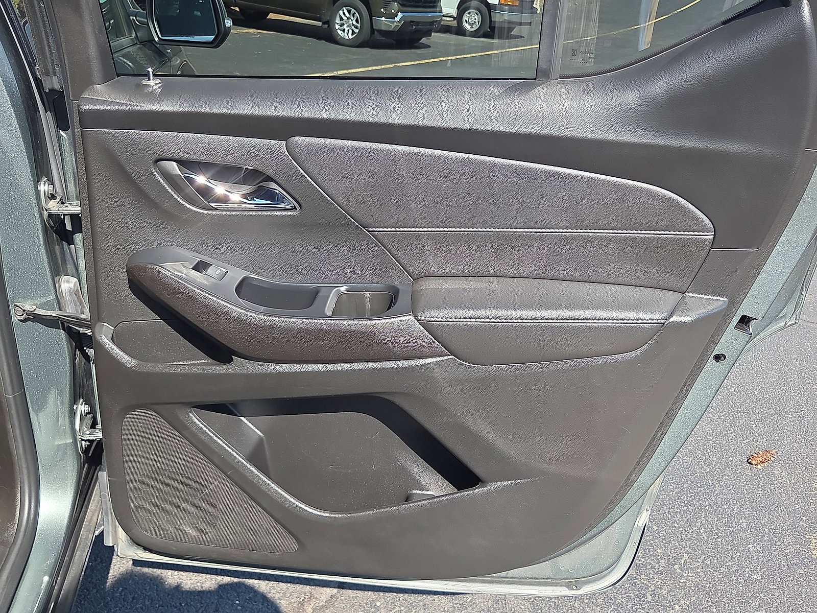 Used 2023 Chevrolet Traverse LT image 19