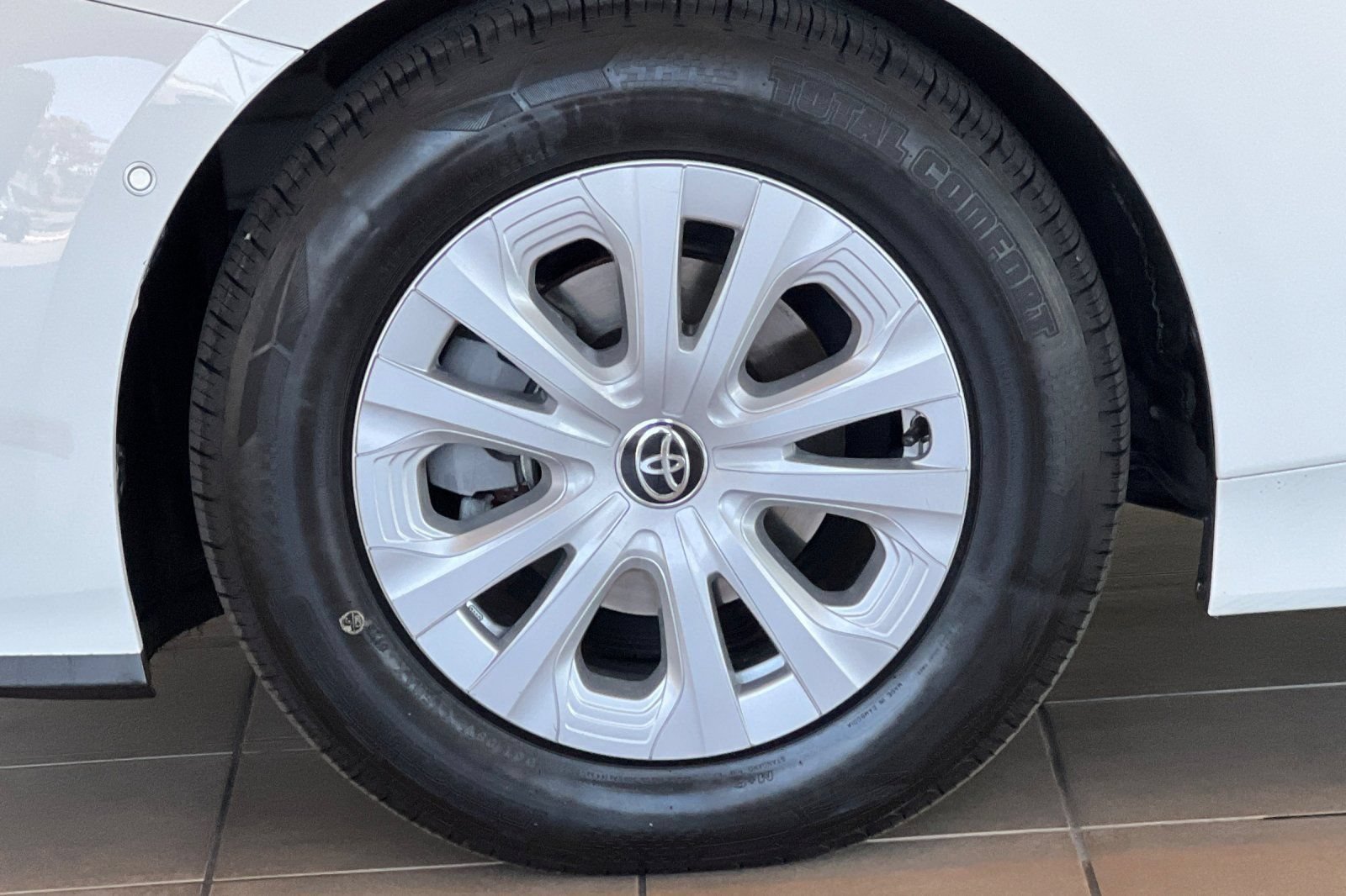 Certified 2022 Toyota Prius LE FWD image 26