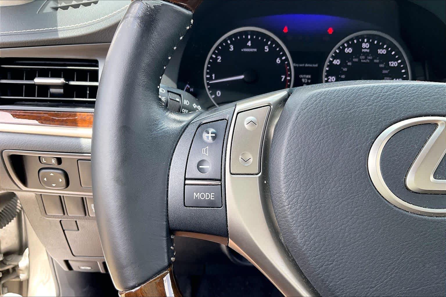 Used 2015 Lexus ES 350 w/ Premium Package FWD image 21