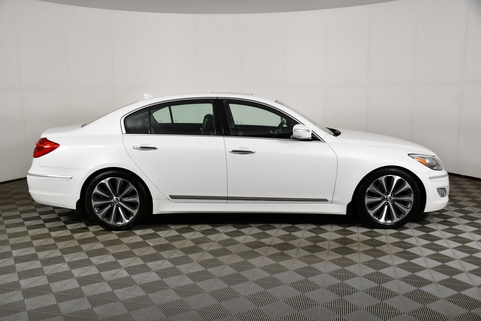 Used 2013 Hyundai Genesis 5.0 R-Spec RWD image 5