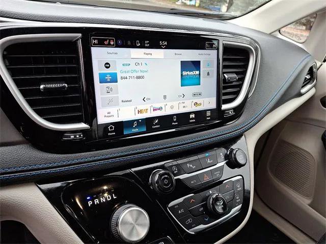 Certified 2021 Chrysler Pacifica Touring-L image 14