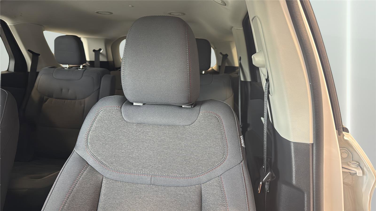 Used 2025 Ford Explorer Active image 23